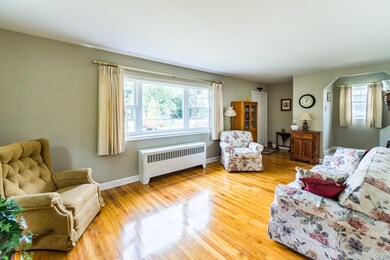 932 Evergreen St, Emmaus, PA 18049 - photo 3