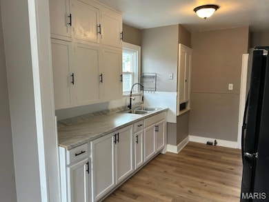 1308 W Randolph St, Vandalia, IL 62471 - photo 3