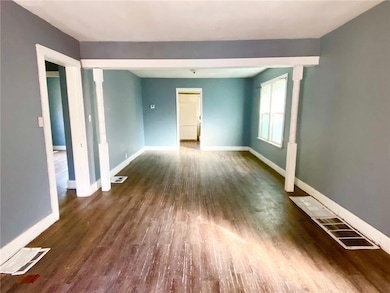 8908 E Thompson Ave, Independence, MO 64053 - photo 2