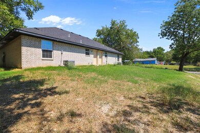 1001 W 9th St unit B, Bonham, TX 75418 - photo 5