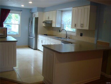 Kitchen with breakfast bar