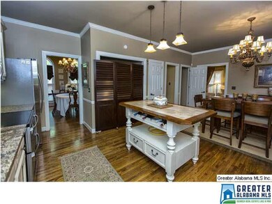 Crown Molding and Hardwood Floors