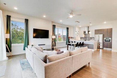 2352 W Winona St unit 3E, Chicago, IL 60625 - photo 5