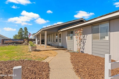 1620 Selah Loop Rd-4