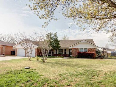 12017 Camelot Ct, Oklahoma City, OK 73120 - photo 2