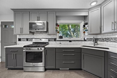 Gas stove and all appliances stay