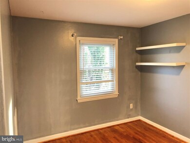 5705 Fenwick Dr, Alexandria, VA 22303 - photo 2