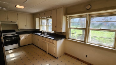 45 Chase St, Claremont, NH 03743 - photo 6