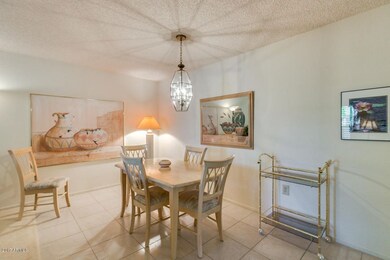 10502 W Highwood Ln, Sun City, AZ 85373 - photo 7