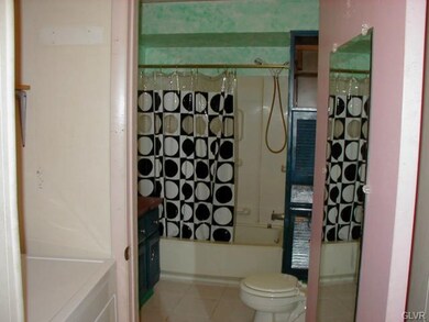 350 W Church St unit 2 Flr, Slatington, PA 18080 - photo 5