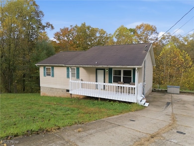 127 Pineview Dr unit END, Marietta, OH 45750 - photo 2