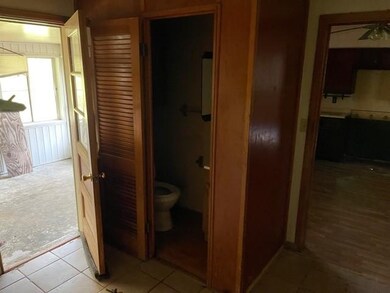 2724 W 11th St, Anderson, IN 46011 - photo 2