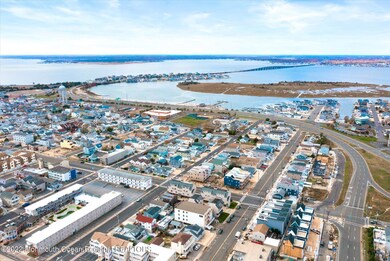 06-127_Hiering_Avenue-6
