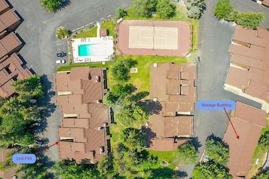 Pool and Tennis Court just steps away from the uni