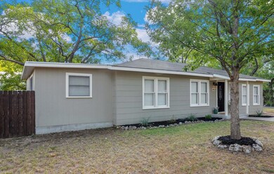 403 W College St, Fredericksburg, TX 78624 - photo 7