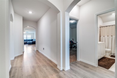 Inviting Entry with 2 bedrooms and full bath