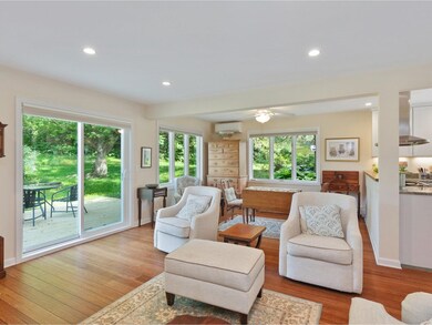 Flows nicely to dining area