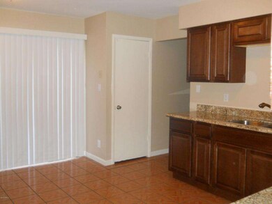 Eat-In Kitchen
