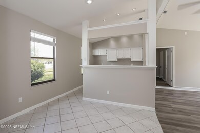005-photo-dining-room-10038392
