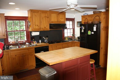 137 N Queen St, Chestertown, MD 21620 - photo 7