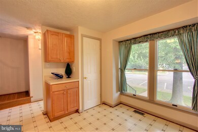 8346 Mary Lee Ln, Laurel, MD 20723 - photo 6