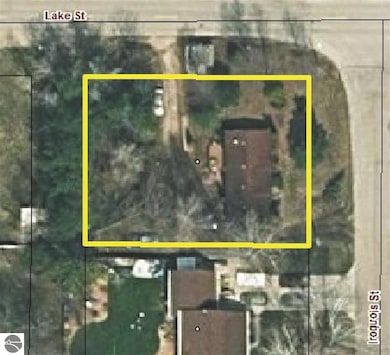 125 Iroquois St, Elk Rapids, MI 49629 - photo 3