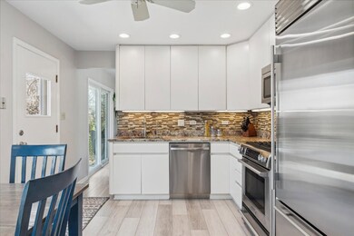 4014 Carousel Dr, Northbrook, IL 60062 - photo 6