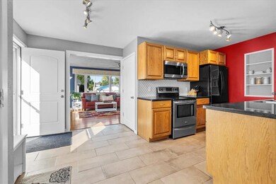 115 Wesley Dr NW, Cedar Rapids, IA 52405 - photo 3