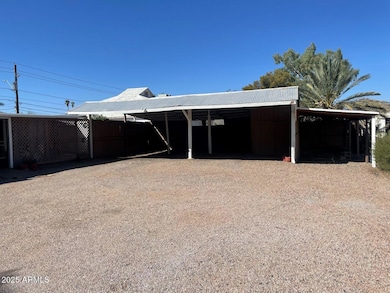APT 3 carport