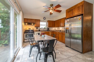 1693 Webster Ln, Des Plaines, IL 60018 - photo 3