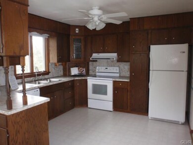 5575 Roosevelt St, Whitehall, PA 18052 - photo 3