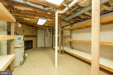 1007 Evonshire Ln, Great Falls, VA 22066 - photo 5