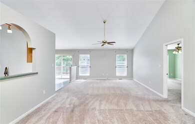 Vaulted ceiling, arched pass through to kitchen!