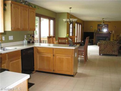 4008 Red Oak Ct, High Point, NC 27265 - photo 4