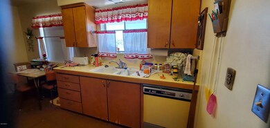 824 S Doran Cir - Kitchen Sink & Breakfa