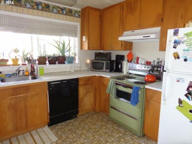 1460 Morningside Dr, Eugene, OR 97401 - photo 7