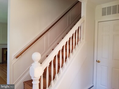 5709 Leaf Ln, Elkridge, MD 21075 - photo 4