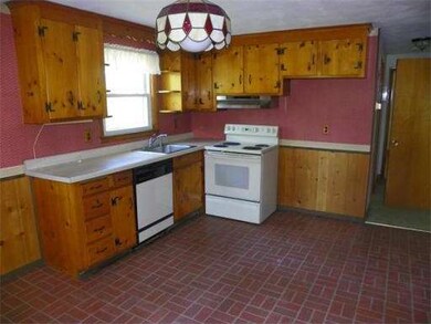 7 Taylor Ave, Burlington, MA 01803 - photo 2