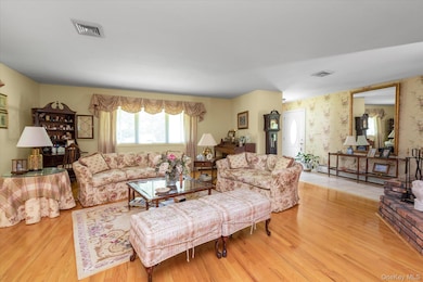 41 Villanova Ln, Dix Hills, NY 11746 - photo 2