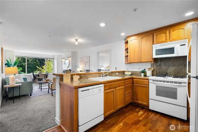 3121 W Government Way unit 302, Seattle, WA 98199 - photo 5