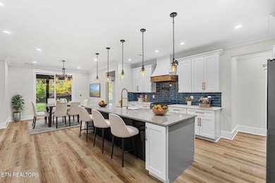 Virtual Staging- Kitchen / Breakfast