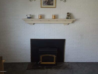 38 Essex St, Pittsfield, MA 01201 - photo 6