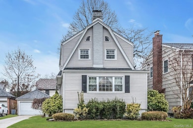 55 Willow St, Garden City, NY 11530 - photo 2