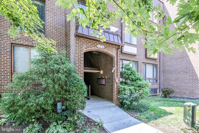 116 Roberts Ln unit 201, Alexandria, VA 22314 - photo 4