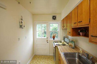 19 Sorrento Ave, Baltimore, MD 21229 - photo 3