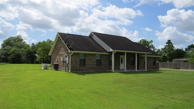 1529 Algoa Friendswood Rd, Alvin, TX 77511 - photo 2