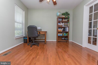 11202 Hollins Ct, Fredericksburg, VA 22407 - photo 7