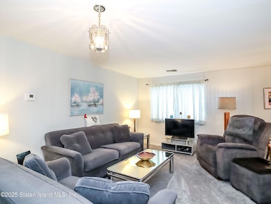 252 Timber Ridge Dr unit 9252, Staten Island, NY 10306 - photo 6