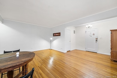 65-74 Saunders St unit 1, Rego Park, NY 11374 - photo 3