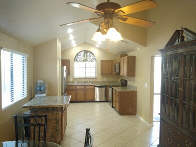 KITCHEN/DINING